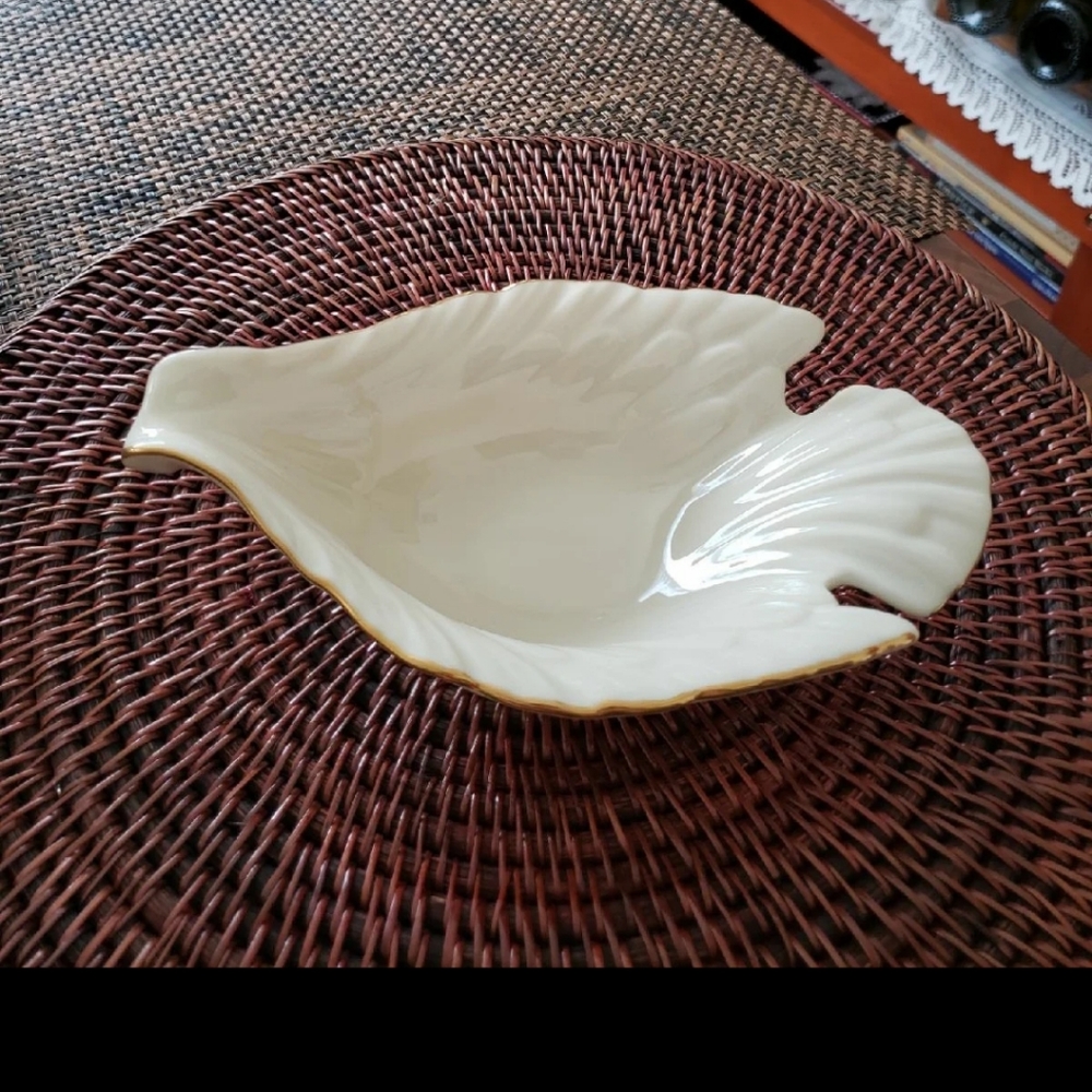 Lenox Gold Trimmed Dove Dish